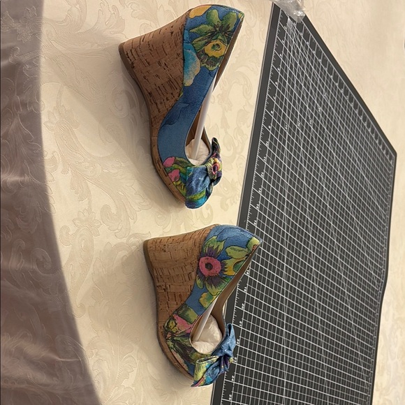 Stuart Weitzman Floral Peep-Toe Heels (vintage late 90s) - Picture 5 of 7